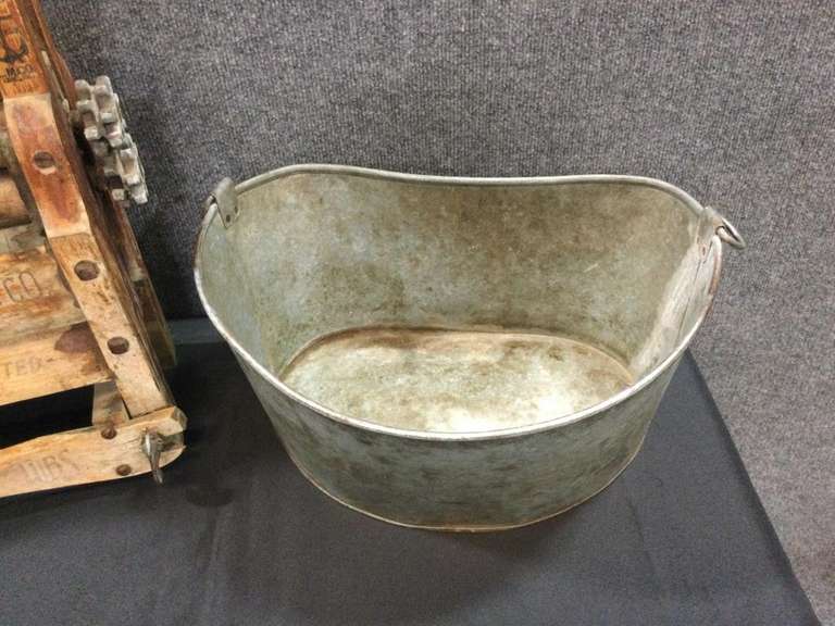 Clothes Wringer and Bucket 777 Auction Company