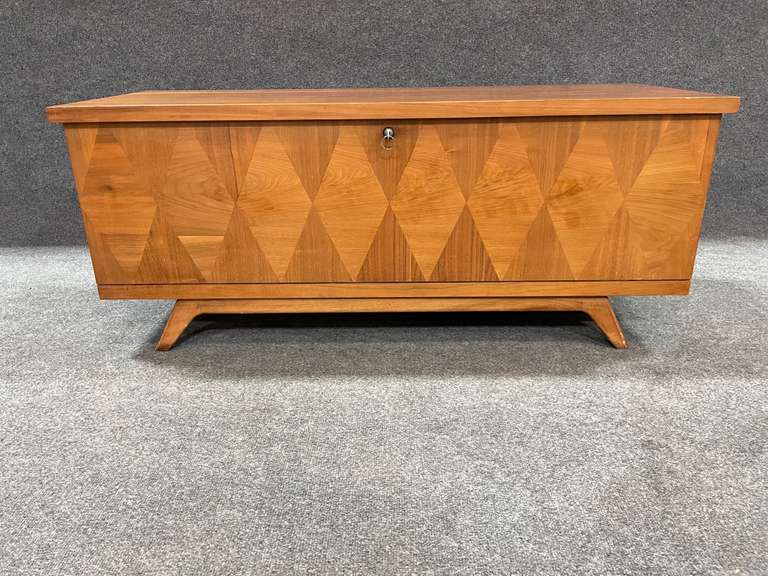 Lane Sweetheart Hope Cedar Chest w/Key 777 Auction Company