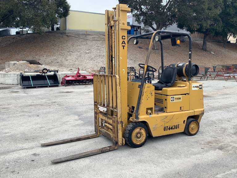 Cat T40B Forklift - 777 Auction Company