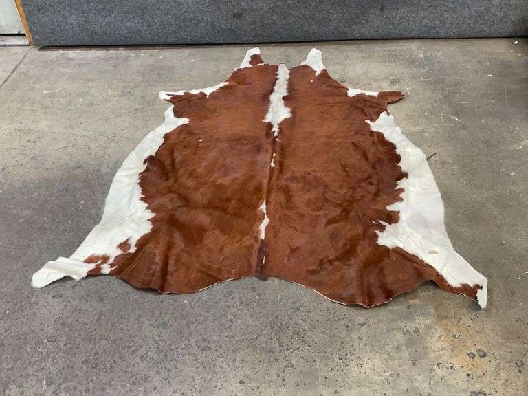 Large Cowhide 777 Auction Company