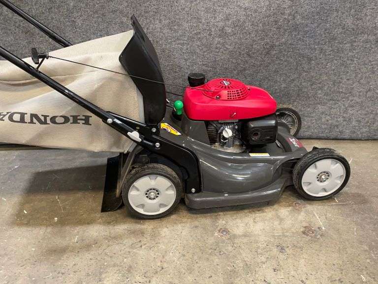 Honda Versamow Lawn Mower 217 - 777 Auction Company