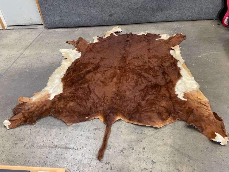 Large Cowhide 777 Auction Company
