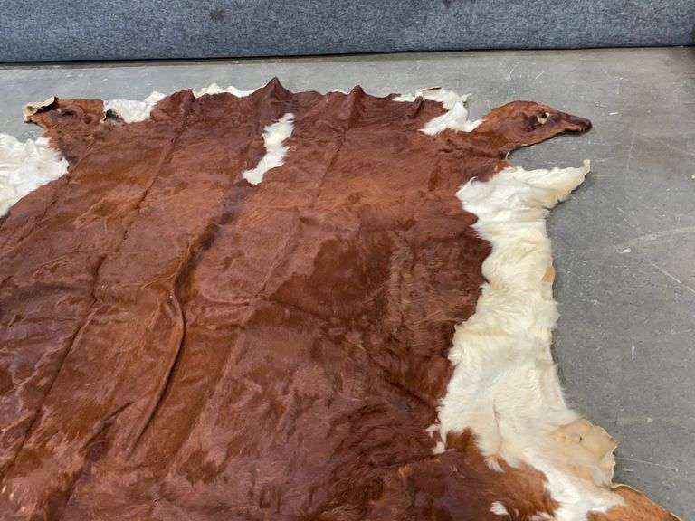 Large Cowhide 777 Auction Company