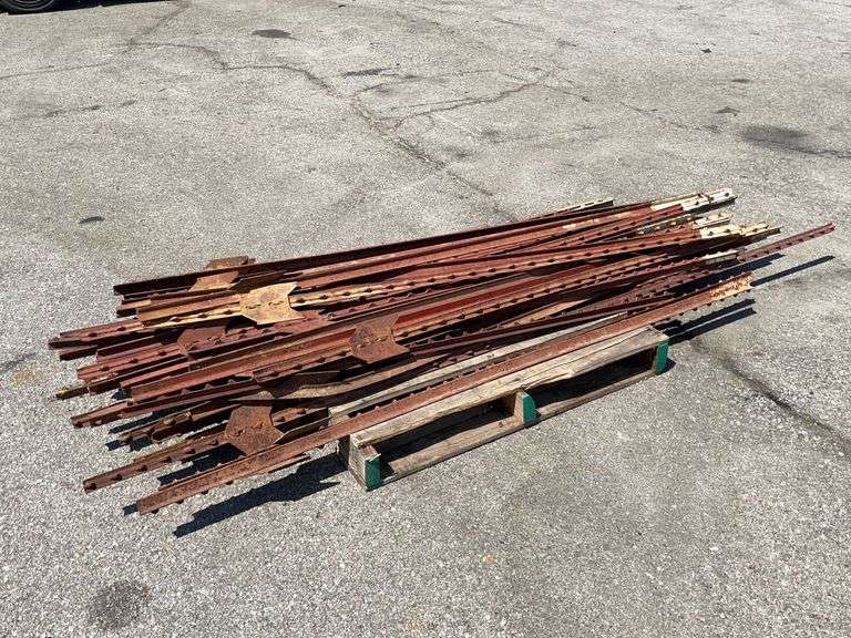6’ Metal T Posts 777 Auction Company