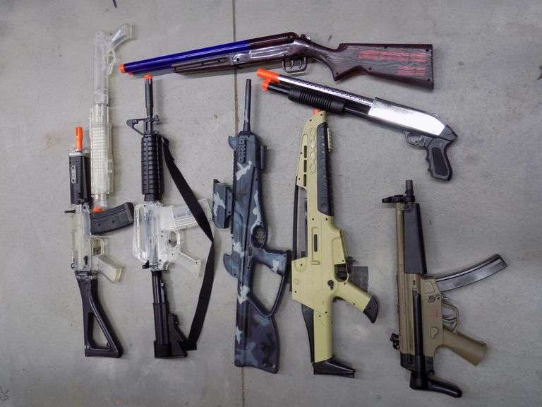 Eight untested airsoft rifles AAA Auction and Realty