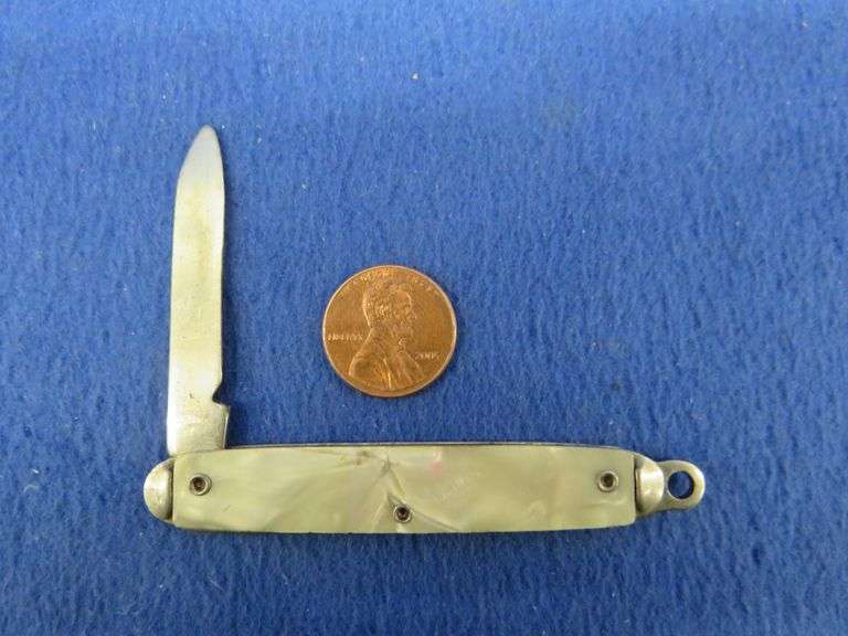 Souvenir pocket knife from the Gift House in Intercourse PA. AAA