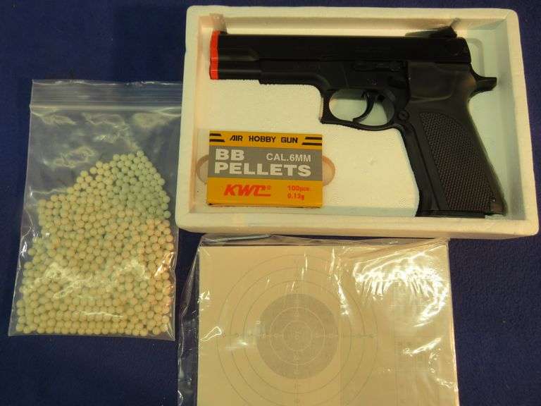 Airsoft style spring powered model 4525 B.B gun in good working