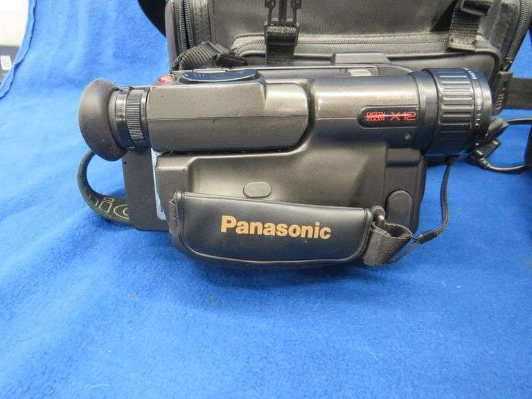 Untested home entertainment equipment. Camcorder, slide projector, and