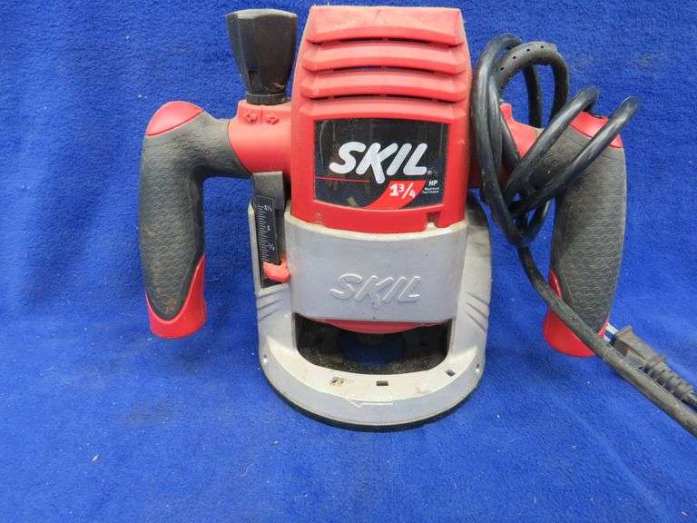 Skil router. Model 1810 1 3/4 HP. Runs. AAA Auction and Realty