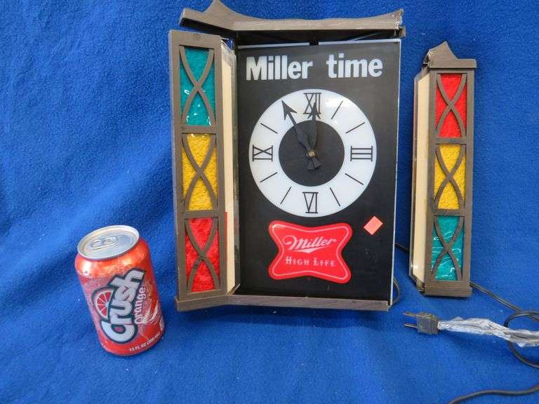 Working Miller High Life wall clock. No bulb. Needs some TLC AAA