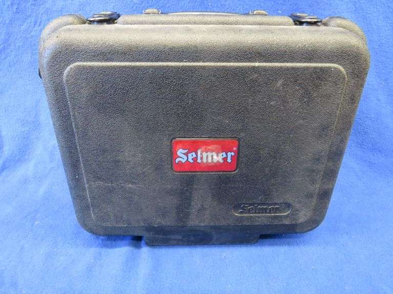 Selmer 1400 in original hard side case. All cork seals appear
