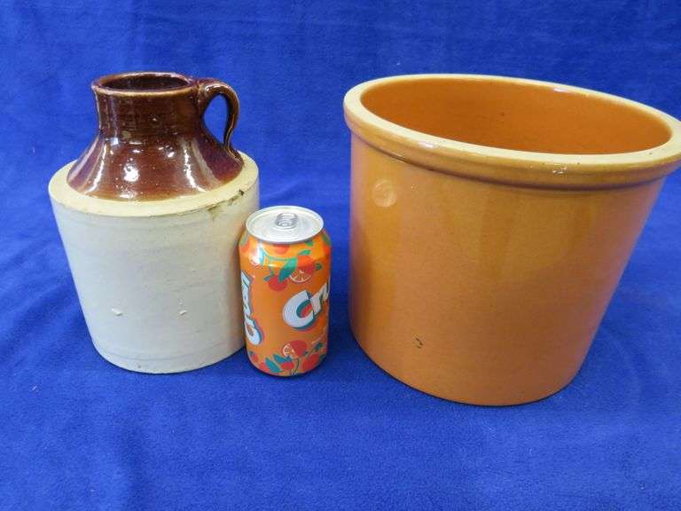 Vintage crock and jug in excellent condition. The crock is "The Great