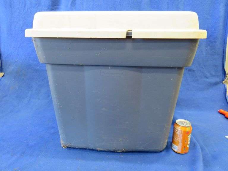 Large Rubbermaid tote with contents including 1 1/2 ton jacks, Nelson