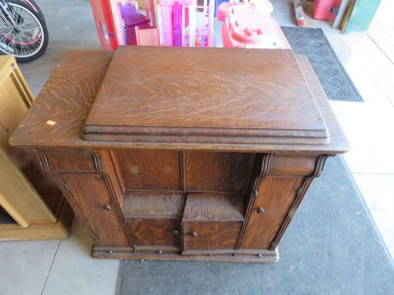 Antique sewing and sewing machine. AAA Auction and Realty