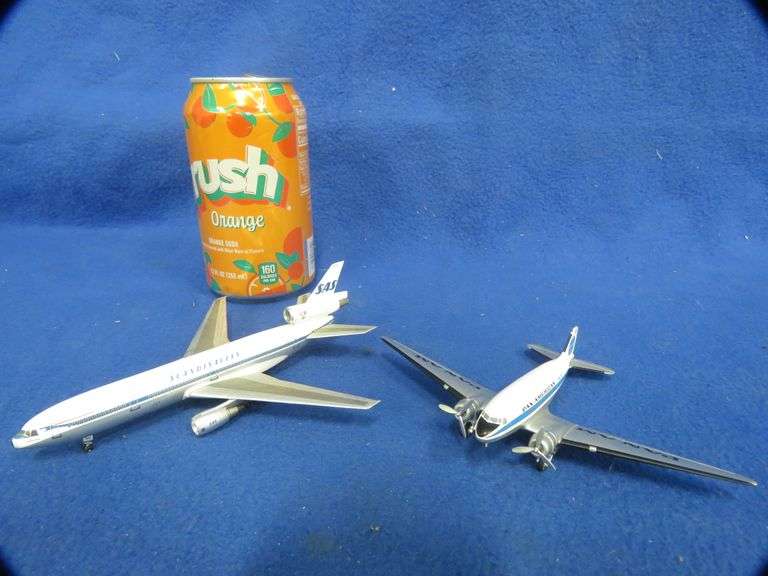 Douglas DC3/C47 and Boeing MD10 diecast metal model airplanes AAA