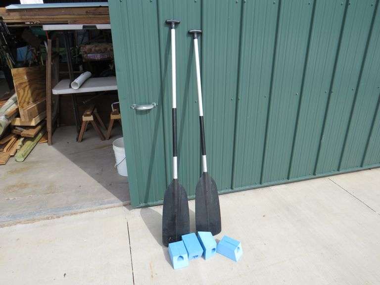 Two canoe paddles and four roof pads AAA Auction and Realty