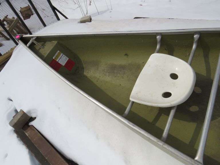 17foot fiberglass Sawyer canoe "The Oscoda" in excellent condition