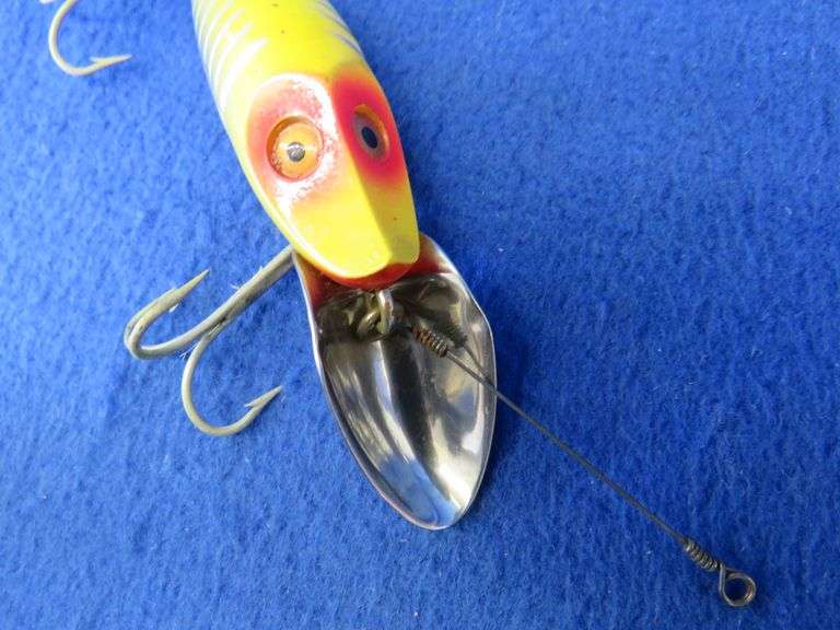 Vintage plastic Midget GoDeeper Runt 9110 with twopiece hardware in