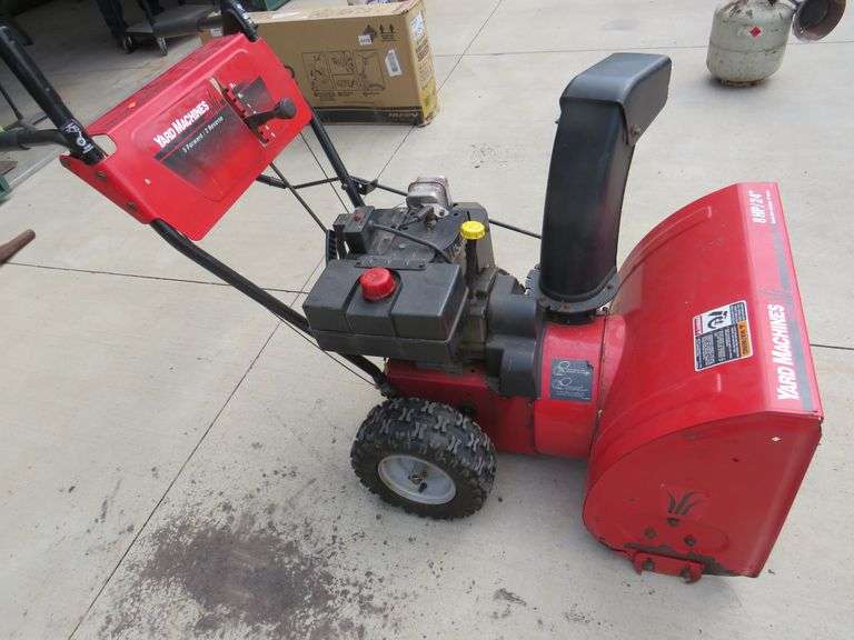 Yard Machines 8HP, 24" snowblower. Needs work. Did not start for us