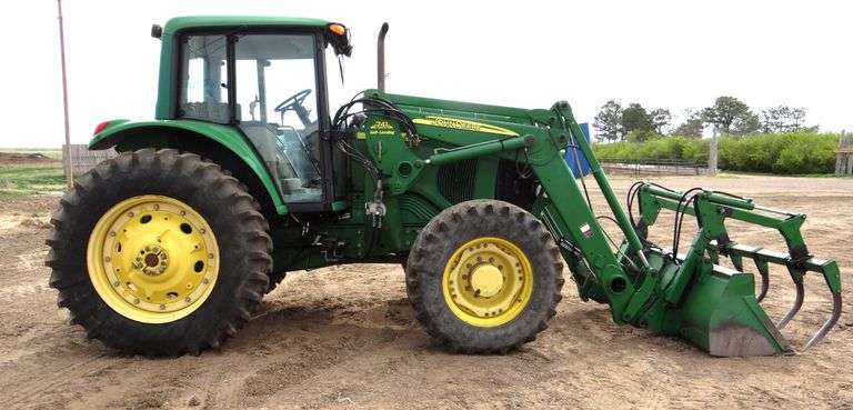 2004 JD 7320, MFWD w/JD 741 self-leveling loader & grapple