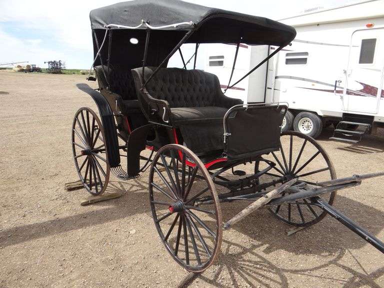 Vintage 2-horse buggy