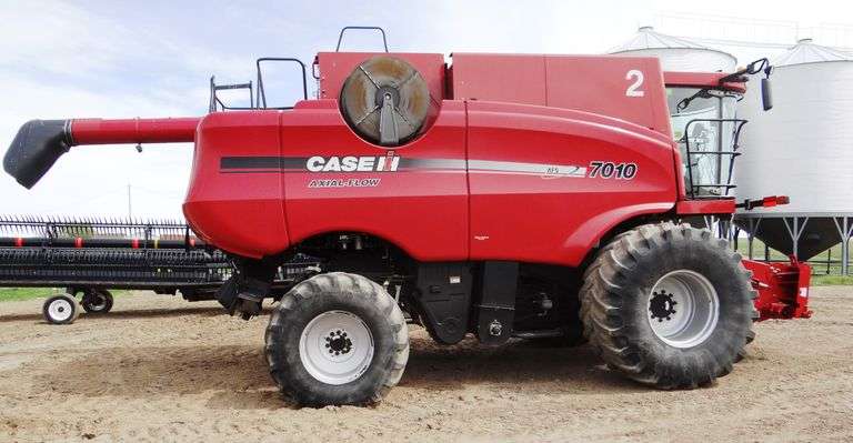 2008 CASE IH 7010 combine
