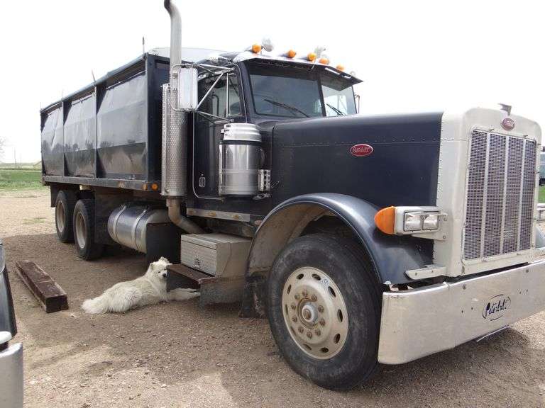 1988 Peterbilt tandem grain truck