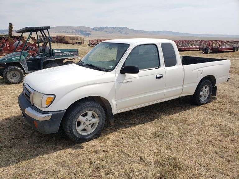 2000 Toyota Tacoma SR5, 2WD, extended cab
