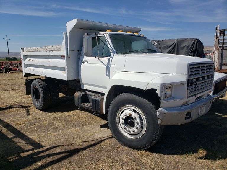 1981 Ford Dump truck w/10'  Fruehauf bed