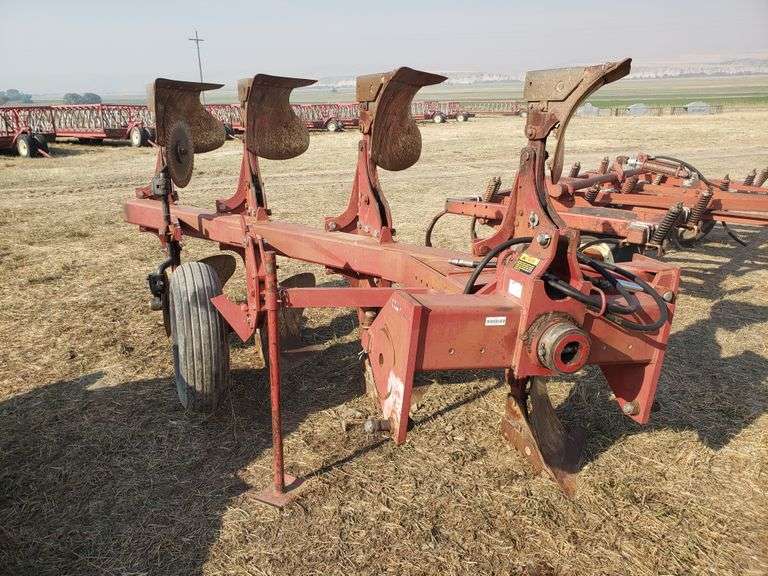 Case IH 145 4 bottom roll-over plow