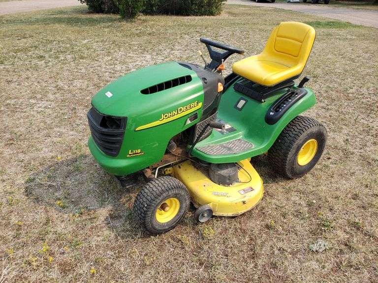 John Deere L-118 riding lawn mower