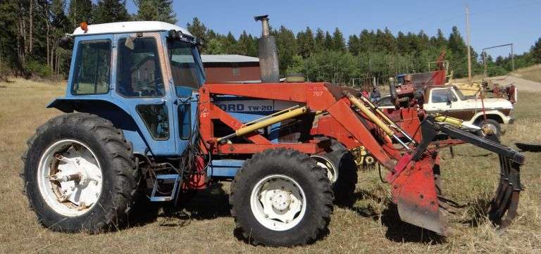 Ford TW20 tractor w/Leon loader, MFWD, diesel
