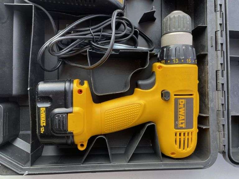 DeWalt DW927 power drill w/ charger & case Ascent Auction