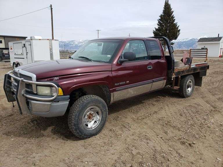 2001 Dodge 2500 Laramie SLT w/ DewEze 475 bale bed