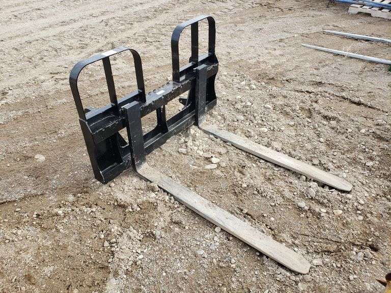 HLA Attachments pallet forks