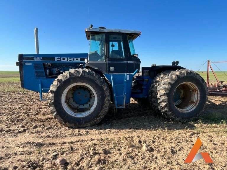 1990 Ford 946 Versatile 4x4 tractor