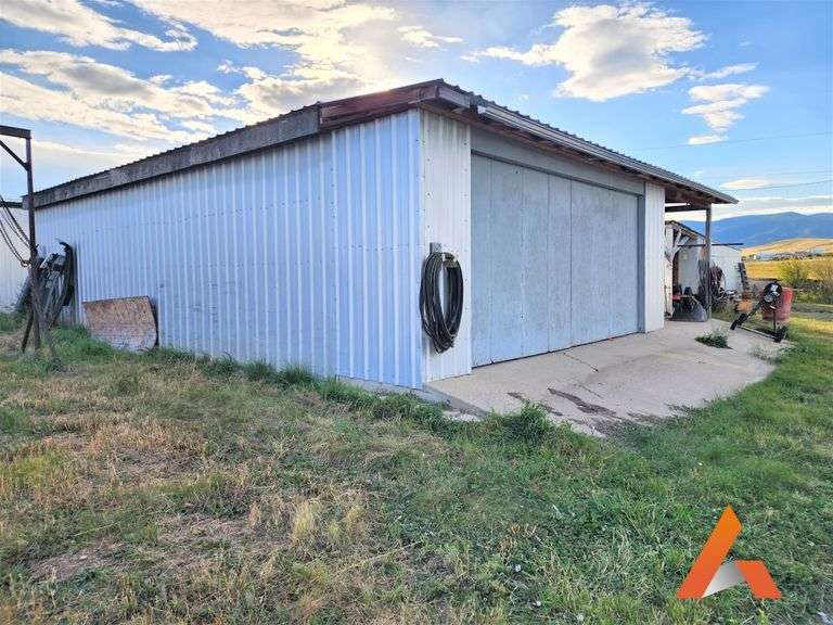 Sapphire Village Hideaway Residence with Garage & 3 Lots in Sapphire