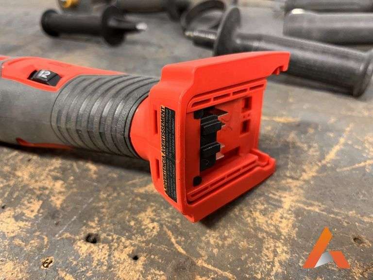 Milwaukee Multi-Tool and Additional Handles
