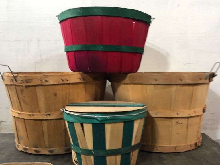Half bushel and peck baskets. 2a Lil Dusty Online Auctions All Estate Services, LLC