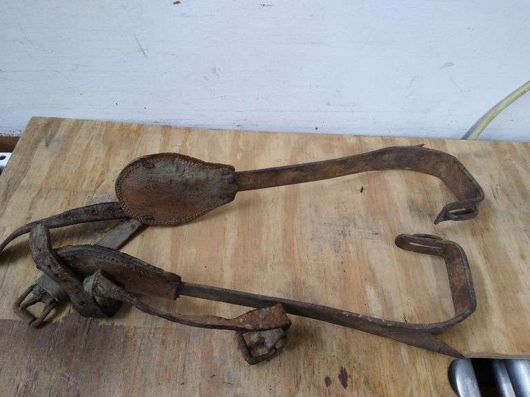 Antique vintage tree climbing Spike with leather strap.6d Lil Dusty