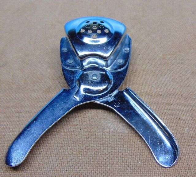 VINTAGE HAND HELD MANUAL LEMON/LIME SQUEEZER JUICER MADE IN Japan Great