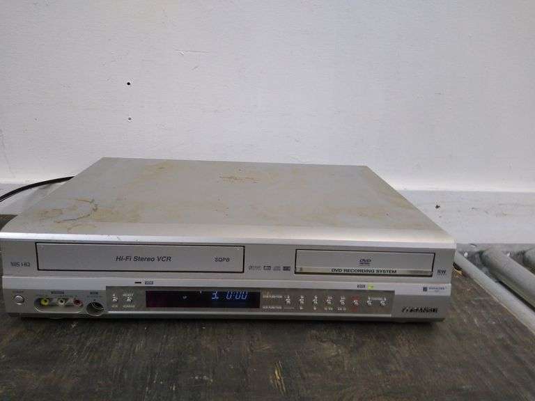 Sansui VHS DVD player recording system powers on.3c Lil Dusty Online