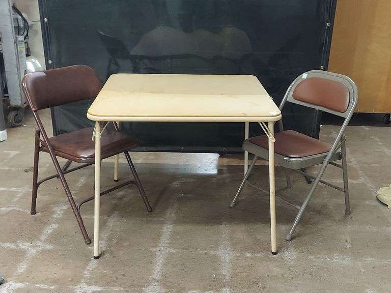 Folding Table and x2 Folding Chairs. Lil Dusty Online Auctions All