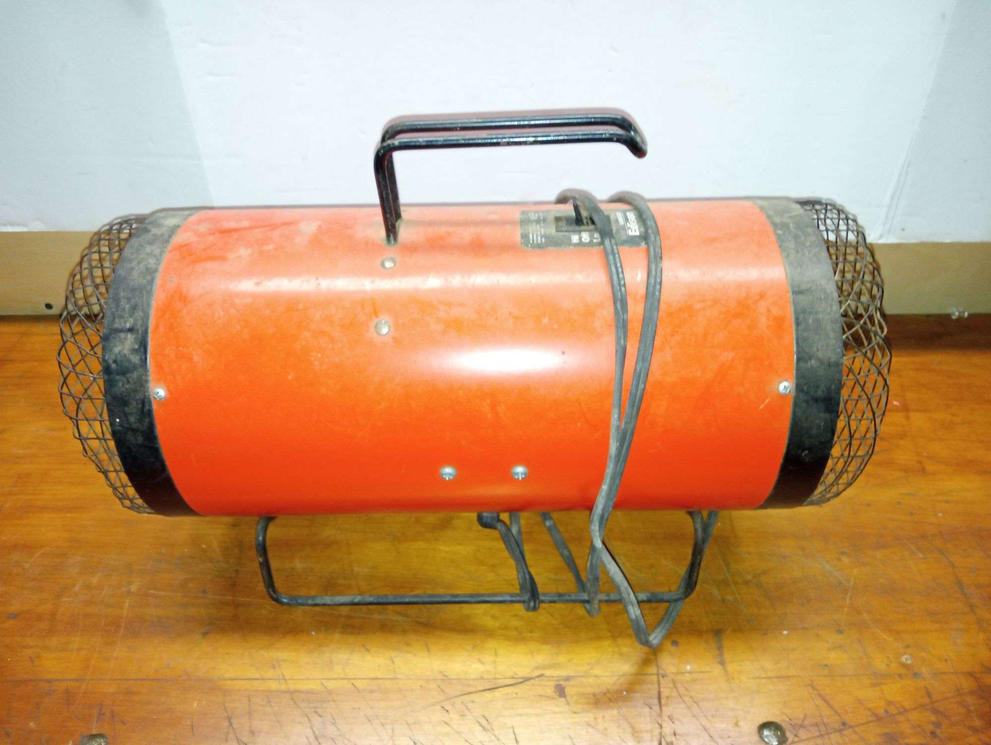 https://www.lildustyonline.com/auctions/10119/lot/117602-vintage-edison-garage-space-heater