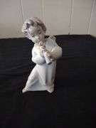 Llardo angel 6" tall small chip in the toes