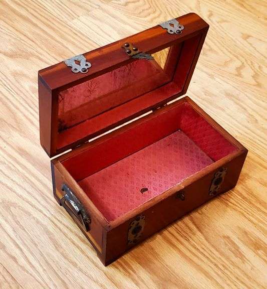 Pretty Treasure Chest Dresser Jewelry Box 9" x 5" Lil Dusty Online Auctions All Estate