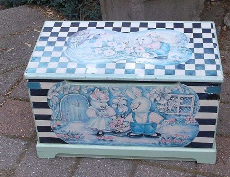 Childs Toy Box Blanket Chest Lil Dusty Online Auctions All Estate