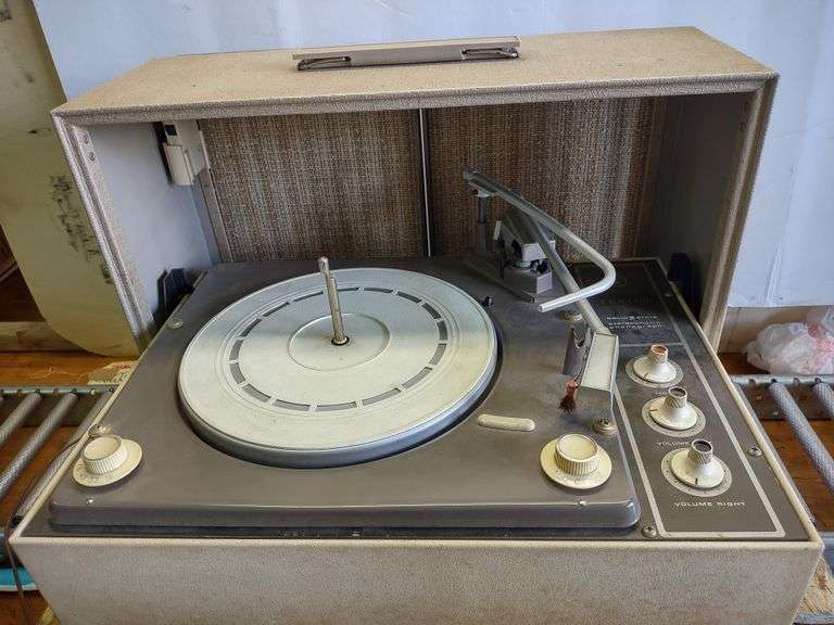 Vintage Zenith record player Lil Dusty Online Auctions All Estate Services, LLC