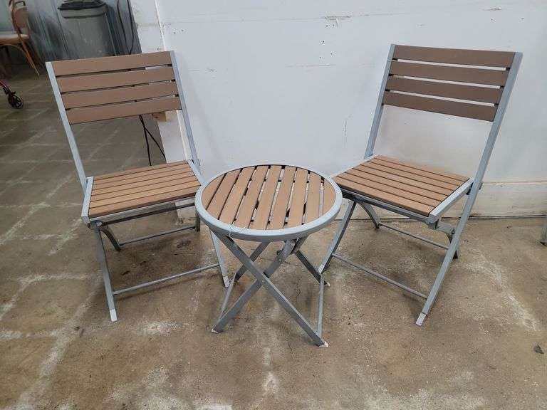 Outdoor Folding Table & Chairs Lil Dusty Online Auctions All Estate
