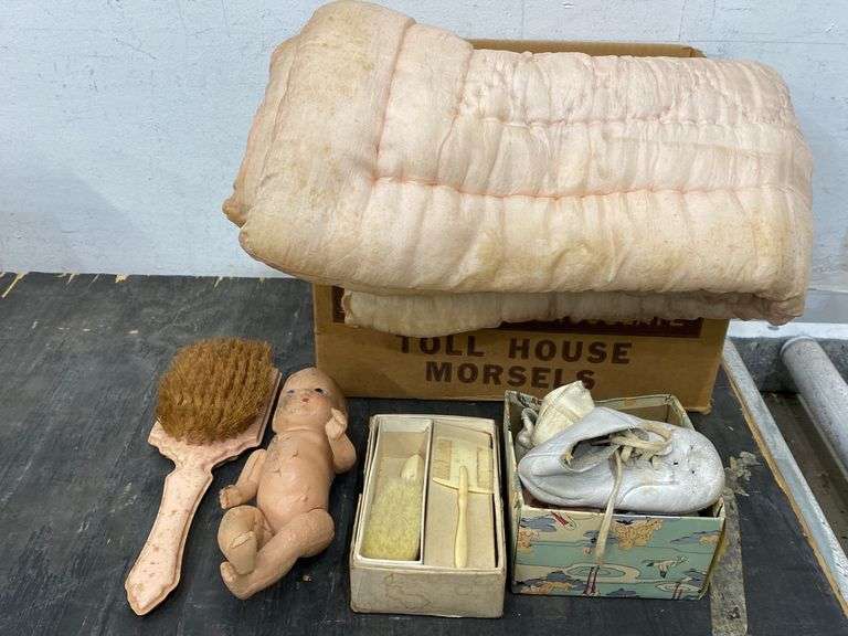 Vintage/antique baby items, Bakelite hairbrush. 4e Lil Dusty Online